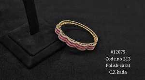 กำไลข้อมือแบบเปิดประดับเพชรคิวบิกเซอร์โคเนียสีเขียว 12075 ชุบโรเดียม ดีไซน์เกลียว สำหรับงานปาร์ตี้ งานแต่งงาน หรือเป็นของขวัญ - Product Image 3