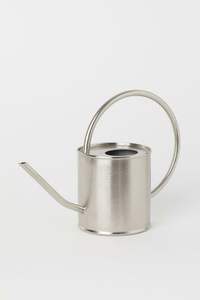 Arrosoir en métal vert élégant à long bec, conception durable pour un arrosage efficace des plantes, utilisation intérieure et extérieure, outil de jardinage haut de gamme - Product Image 6