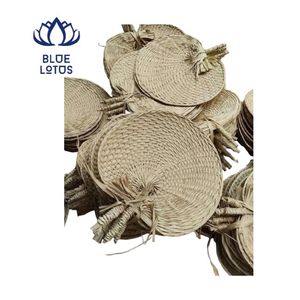 Ventilateur à main écologique en feuille de palmier tressée, le plus vendu, pour événements, mariages, décorations de fête, vente en gros - Product Image 1