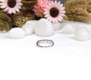 Bague demi-éternité en or blanc 14 carats massif, bague de mariage pour femme avec diamant de laboratoire rond de 1 carat, bague assortie avec anneau. - Product Image 4