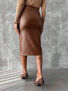 Falda elegante ajustada de color marrón oscuro para mujer, falda corta de piel sintética 471 - Product Image 2