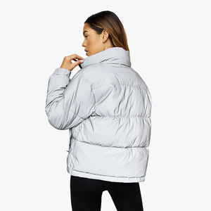 Blouson matelassé gris clair pour femme, col montant, manches longues, chaud et respirant pour l'hiver, en nylon rembourré de cuir, coupe courte - Product Image 2