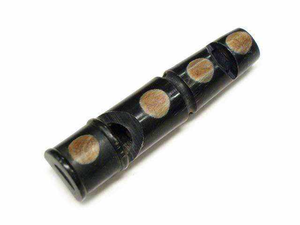 Silbato de Cuerno de Búfalo Auténtico Hecho a Mano de la Mejor Calidad, Estilo Animal Pulido, con Cordón de Cuero, Coleccionable, Venta al Por Mayor - Product Image 3