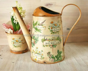 Bidon d'eau galvanisé décoratif avec motif en émail peint à la main, parfait pour les cuisines de ferme rustiques, les patios et les jardins. - Product Image 4