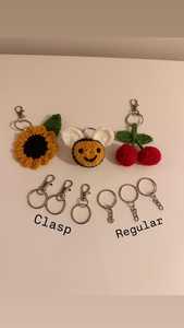 Porte-clés au crochet - Porte-clés tournesol, abeille et cerise - Breloque de sac au crochet faite à la main - Product Image 4