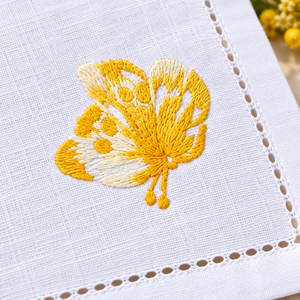 Salvamantel de Algodón Bordado con Mariposas Amarillas, Decoración de Mesa con Dobladillo Suave, Ideal para Fiestas de Té de Verano y Regalo de Inauguración de Casa - Product Image 3