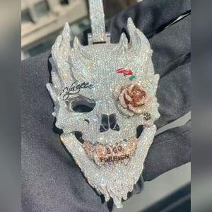 Colgante de diamante moissanita 3D con forma de calavera hecho a medida para hombre, cadena 3D con incrustaciones de diamantes, plata 925, nombre personalizado, colgante con logotipo. - Product Image 3