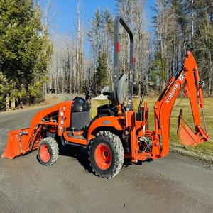 Tracteur compact Kubota BX23S 4x4 avec chargeur, pelle rétrocaveuse et tondeuse de 60 pouces, faible nombre d'heures, moteur diesel, robuste et performant. - Product Image 2