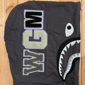 เสื้อฮู้ดดี้ลายการ์ตูนฉลามแบบกำหนดเองสำหรับผู้ชาย กันลม มีซิปด้านหน้า พิมพ์ลาย ทรงหลวม สวมใส่สบายในฤดูใบไม้ร่วง ผ้าฝ้าย 100% - Product Image 3