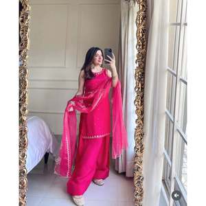 Conjunto de top-bottom de mujer de diseñador con trabajo de secuencia de bordado pesado - Product Image 2