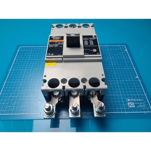 Disjoncteur à boîtier moulé Fuji SA403C(350A) d'occasion – Pièces d'équipement semi-conducteur d'époque - Product Image 2
