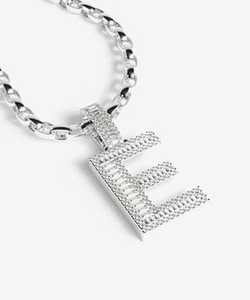 Colgante de compromiso de plata de ley con letra E y moissanita, con cadena ajustable, colgante elegante para mujer, disponible al mejor precio. - Product Image 2