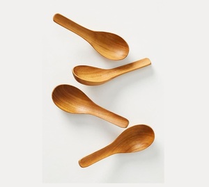 Juego de cucharas de madera natural rústica con espátula, cuchara para sopas, volteador y cuchara para mezclar para la preparación de alimentos en la cocina. - Product Image 1