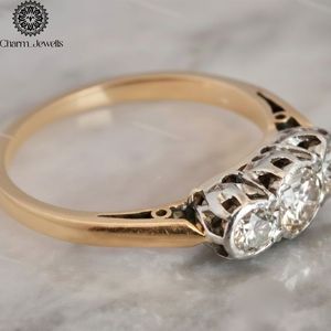 แหวนหมั้นผู้หญิง Charm_Jewells ทอง 18K ประดับเพชรโมอิสซาไนต์สามเม็ดทรงกลมเจียระไนแบบบริลเลียนท์ ตัวเรือนแบบหนามเตย สไตล์วินเทจ - Product Image 3