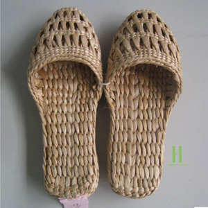 Handmade Seagrass Flower Slippers Wedding Guests Natural Woven Eco-Friendly Floral Sandals Bridal Party Hotel Spa Guest Slippers - Product Image 3