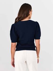 Camiseta Gráfica de Algodón Personalizada para Mujer, Cuello Redondo, Manga Corta, Corte Regular - Product Image 2