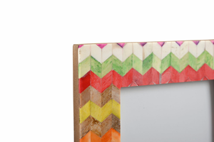 Cadre photo de table vertical personnalisable en résine gaufrée écologique fait main, motif chevron coloré FAIZA - Product Image 2
