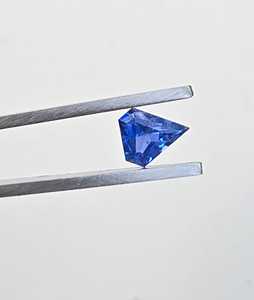 Saphir bleu naturel, pierre précieuse en vrac, 100 % fait main, certifié par un tiers, taille cerf-volant, 2,00 carats, facetté, pour la fabrication de bijoux, vente en gros - Product Image 2