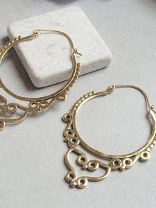 Pendientes de Aro con Filigrana y Cuentas Doradas Hechos a Mano, Joyería Étnica Tribal Boho para Mujer - Product Image 2