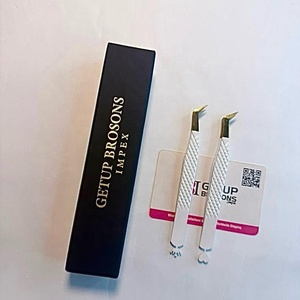 แหนบดึงขนตาสแตนเลสสีขาว Getup Brosons Impex รุ่น Heart Crown Cutout ปลายแหลมแม่นยำ ป้องกันแม่เหล็ก จับถนัดมือ ออกแบบพิเศษ - Product Image 1