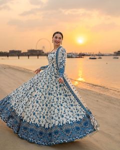 Robe de mariée élégante pour femmes, en soie, style Salwar Kameez, longueur au sol, broderie perlée, style pakistanais - Product Image 3