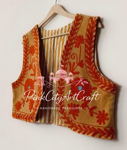 เสื้อแจ็คเก็ตโคติกำมะหยี่สีเหลืองมัสตาร์ดทำมือสำหรับผู้หญิง เสื้อกั๊กสไตล์อินเดียแบบไม่มีแขน เสื้อครอปท็อปแบบเปิดด้านหน้า - Product Image 5