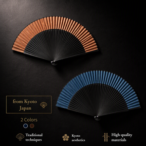 Éventail pliant traditionnel en bambou fait main noir et marron avec accent bleu, objet de collection décoratif - Product Image 1