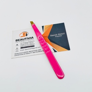 Pinzas para Cejas de Acero Inoxidable de Lujo, Color Rosa Intenso, Punta Inclinada, Ecológicas, Duraderas, con Diseño de Corazón y Logotipo Personalizado, Venta al Por Mayor - Product Image 2