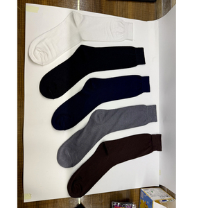 Chaussettes de ville classiques en coton de haute qualité pour homme, couleur unie, design élégant, pour le sport et les affaires. - Product Image 6