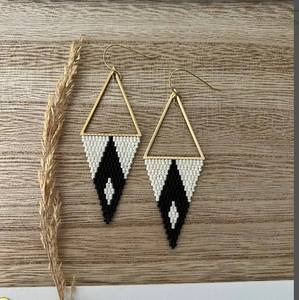 Modernos Pendientes de Cuentas de Vidrio y Resina con Diseño Turquesa y Flecos en Cascada, Joyería Única para Regalo - Product Image 4