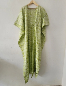 Elegancia sin Esfuerzo, Encanto Bohemio, Exquisito Kimono Hecho a Mano con Estampado de Bloques Verdes, Largo hasta la Rodilla, 100% Algodón, Verano - Product Image 4