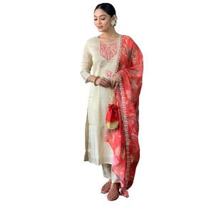 Ensemble pour femme : Kurta droite brodée en soie Chanderi crème dorée avec doublure, pantalon en soie Chanderi et dupatta imprimé en soie - Product Image 1
