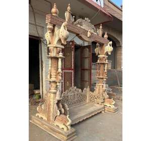 Balançoire en bois de style antique de luxe avec sculpture détaillée de paon |   Balançoire indienne traditionnelle - Product Image 1