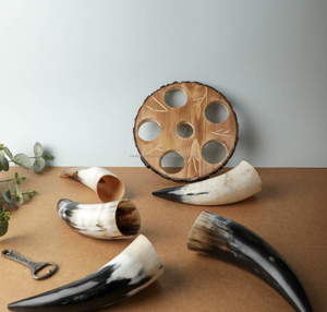 Corne à boire de buffle naturelle moderne Corne à poudre polie pour soufflage décoratif - Product Image 1