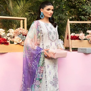 Soldes Exceptionnelles : Ensemble Salwar Kameez Kurta Original Indien-Pakistanaise pour Femme de Ramsha, en Coton Pur avec Broderies Lourdes, Style Ethnique - Product Image 2
