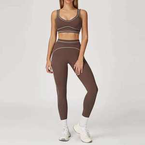 Ensemble de yoga 2 pièces pour femme : Soutien-gorge de sport à col carré et leggings taille haute pleine longueur avec surpiqûres contrastées - Product Image 2