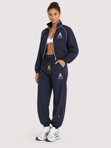 Conjunto Deportivo Premium para Mujer Diseñado para Comodidad, Rendimiento y Actividades Deportivas y de Ocio Diarias - Product Image 1