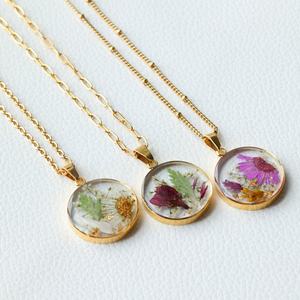 Collier pendentif en résine personnalisé avec fleurs séchées, bijoux artisanaux scintillants avec fleurs véritables pour la vente en gros - Product Image 5