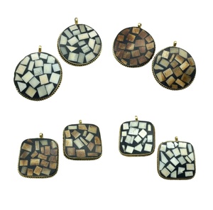 Luxueux personnalisé os incrustation carré pendentif haute qualité diamant perle Style classique Direct usine mode pendentifs breloques - Product Image 1