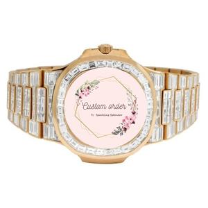 นาฬิกาอนาล็อกอัตโนมัติ แฟชั่นหรูหรา ยูนิเซ็กส์ คริสตัลแซฟไฟร์ กลไกไซโก้ สแตนเลสสตีล ชุบโรเดียมสีเหลือง แบบกำหนดเองได้ ทรงบาแกตต์ - Product Image 3