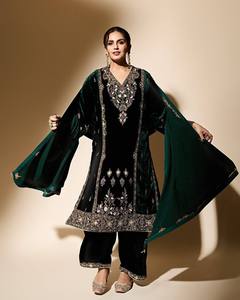 Ensemble haut, pantalon palazzo et dupatta en velours de viscose brodé pour femme NOIIR PIGEON, infroissable, de créateur, idéal pour les fêtes et les mariages - Product Image 2