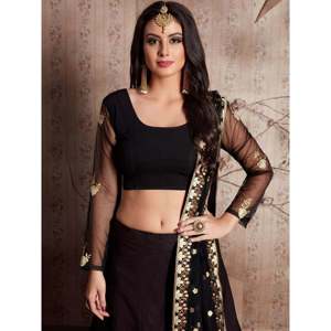 Lehenga Choli de Novia de Seda Negra Bordada de Talla Grande con Encaje y Pedrería - Product Image 3