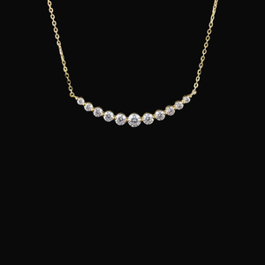 Collar con colgante de diamante de oro amarillo de alta demanda, corte brillante redondo, engaste de garras, estilo clásico, para uso diario de mujer, en venta - Product Image 2