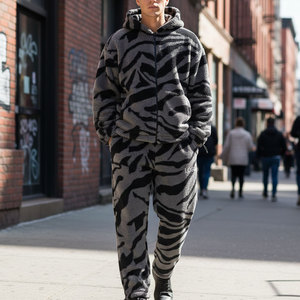 Men Fleece Tracksuit Set Custom Logo Hooded <b>Sweatshirt</b> Jogger Set Winter Warm Streetwear 2 Piece Warm Tracksuit - Product Image 6