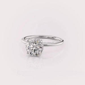 Bague de fiançailles solitaire en moissanite taille ronde en or blanc, classique à quatre griffes, bague de mariage minimaliste - Product Image 1