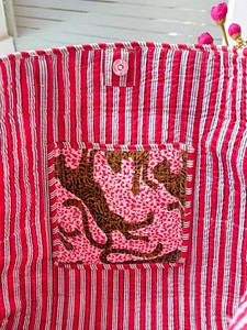 Bolsa de Compras Acolchada con Estampado Floral Hecho a Mano para Mujer, Bolsas de Tela de Algodón Estampadas de Jaipur Lavables y Personalizadas - Product Image 3