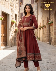 Hari Om Creations Ensemble de costume long réversible en mousseline de soie bleue brodée pour femme, style bohème, col en V, manches trois quarts - Product Image 4