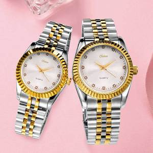 6005 Juego de 2 Relojes de Pareja Analógicos de Diseño Moderno para Hombre y Mujer - Product Image 4