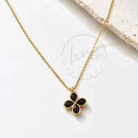 Collier pendentif trèfle en onyx noir tendance, style actuel, avec chaîne à maillons en laiton plaqué or, bijoux délicats pour femmes