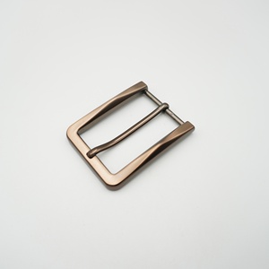 Hebilla de cinturón de lujo para hombre, de aleación de zinc de 35 mm, fundición a presión, estilo vintage, disponible en latón antiguo - Product Image 3